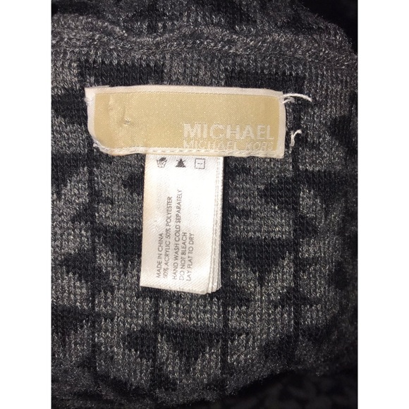 🧣 Infinity Michael Kors scarf 🧣 - Picture 3 of 5